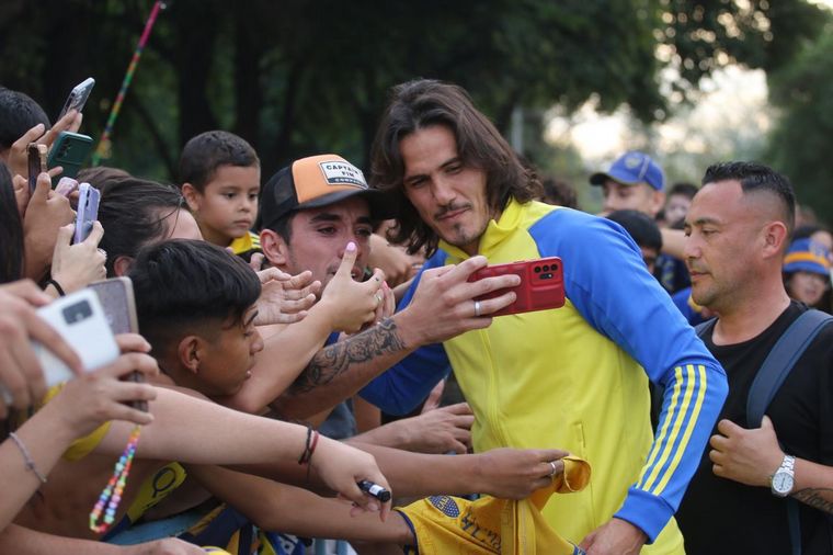 Los planteles de ambos equipos se acercaron a los hinchas