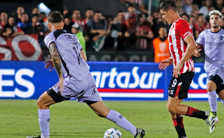 Guido Carrillo anotó un doblete para Estudiantes. (Foto:@EdelpOficial)