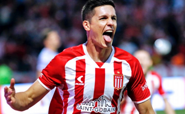 Guido Carrillo anotó un doblete para Estudiantes. (Foto:@EdelpOficial)