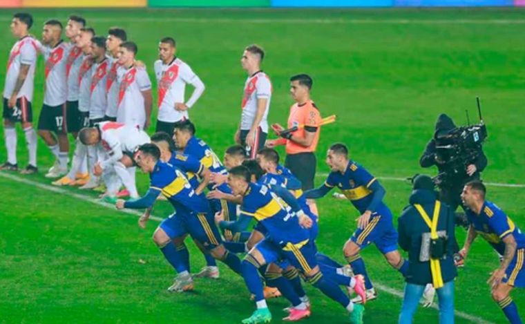 FOTO: Boca y River en una tanda de penales en 2021.