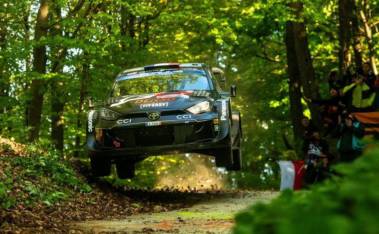 Ogier fue preciso en un domingo en el que los nervios traicionaron a Neuville y Evans