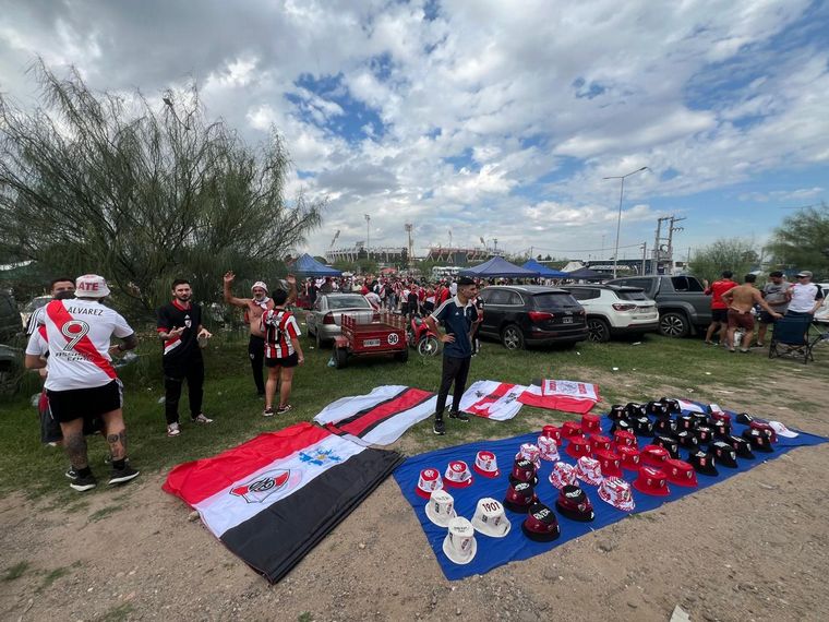 Hinchas de Boca y River en la previa del partido. 