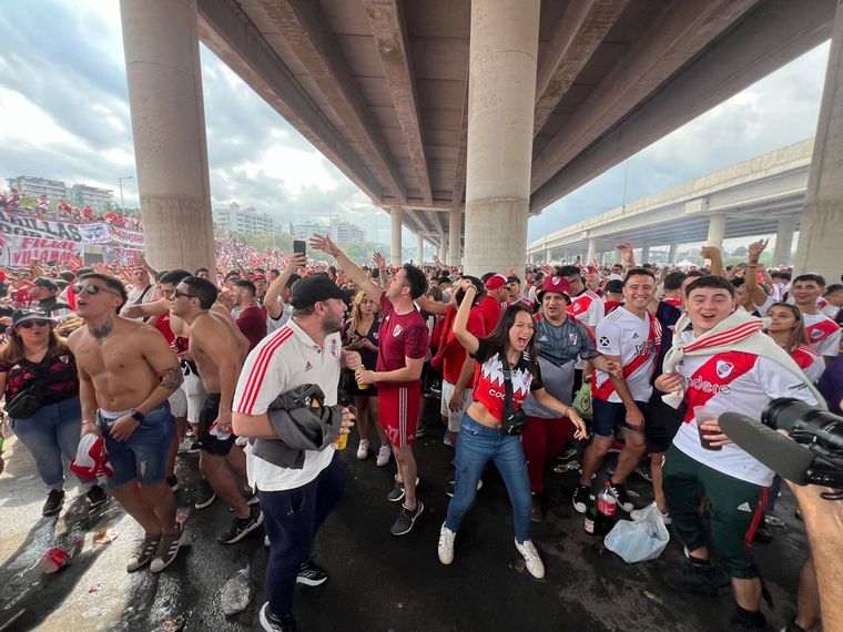 Hinchas de Boca y River en la previa del partido. 