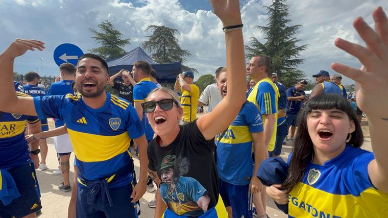 Hinchas de Boca y River en la previa del partido. 