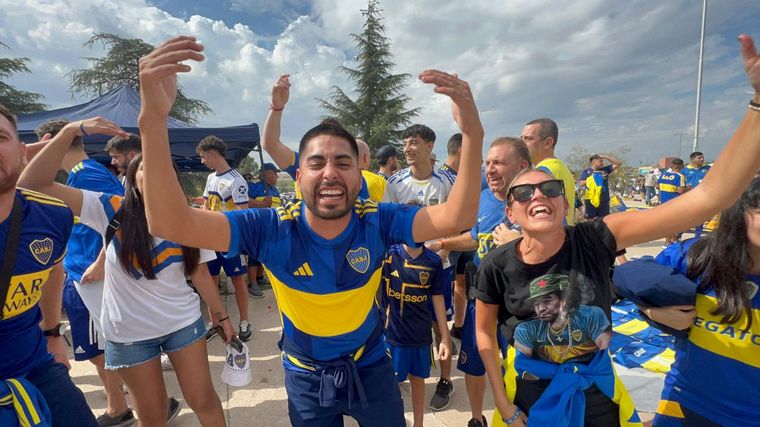 Hinchas de Boca y River en la previa del partido. 