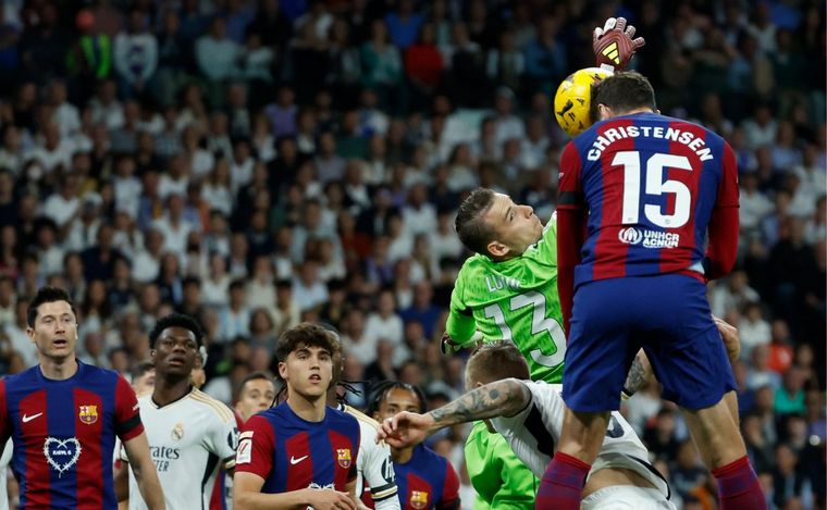 Real Madrid y Barcelona se enfrentan en el Bernabéu. (Foto:@LaLiga)