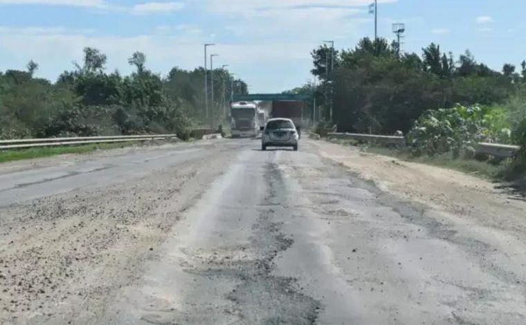 Rutas destrozadas, una postal que preocupa en la zona.