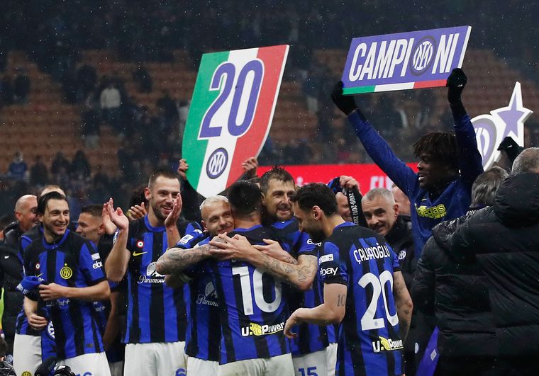 FOTO: Lautaro Martínez y el Inter son campeones de la Serie A. 