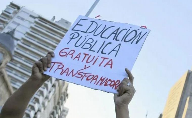 Reclamo en defensa de la universidad pública.