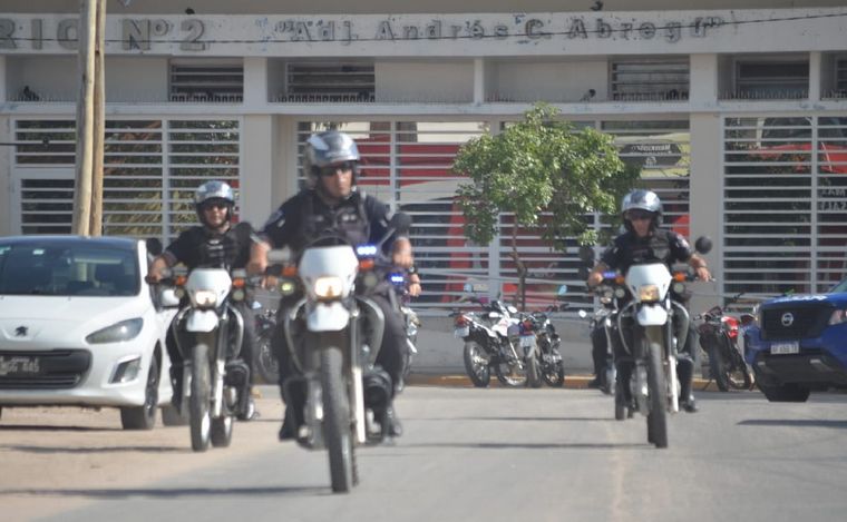 Operativo para trasladar a Roberto Carmona a un hospital de Cruz del Eje. (Policía)