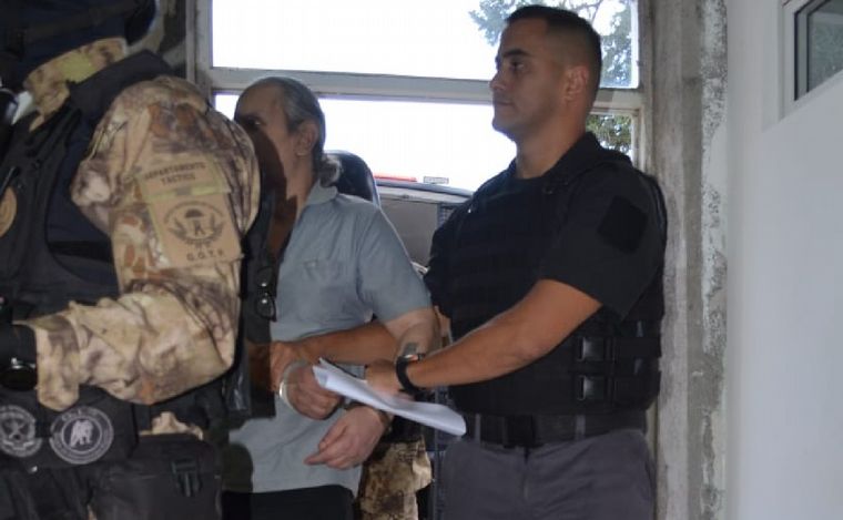 FOTO: Operativo para trasladar a Roberto Carmona a un hospital de Cruz del Eje. (Policía)