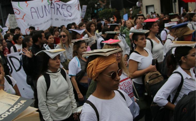 Marcha universitaria en Córdoba. (Foto: Daniel Cáceres/Cadena 3)