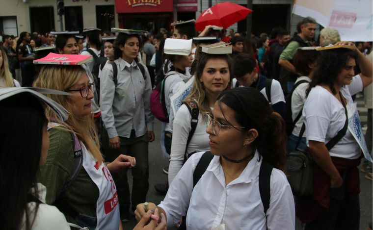 Marcha universitaria en Córdoba. (Foto: Daniel Cáceres/Cadena 3)