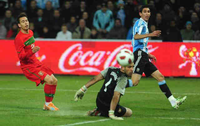 Ángel Di María definió de manera exquisita para la apertura del marcador.