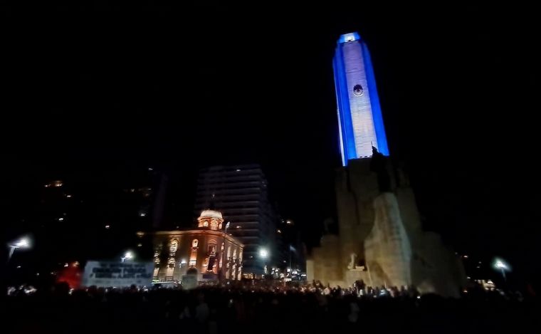 Masiva protesta en Rosario por la universidad pública y contra el ajuste. 