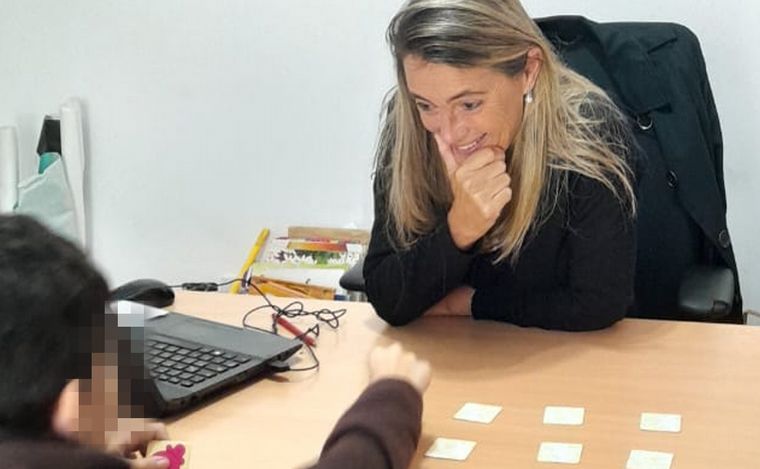 Cómo sobreviven los profesionales que cobran con meses de retraso