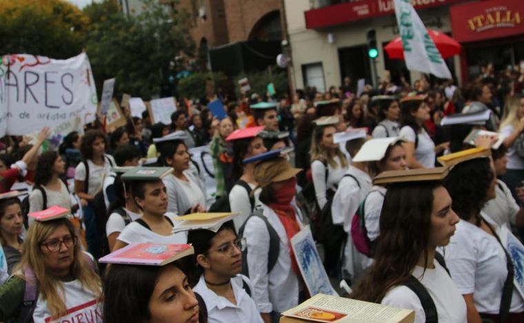 FOTO: Marcha en Córdoba en defensa de las universidades públicas argentinas.
