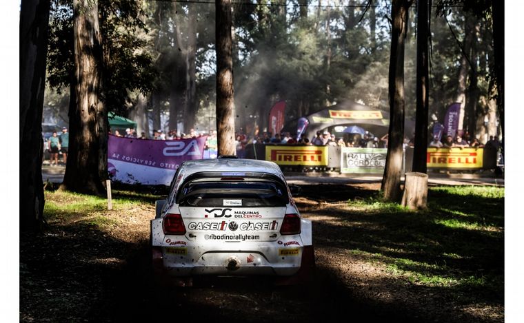 FOTO: La multitud en el 'bosquecito' y el paso de Ribodino, 2° en Maxi Rally