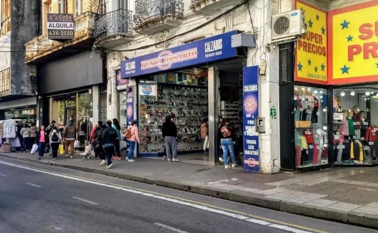 Comerciantes de calle San Luis, contra vendedores ambulantes.