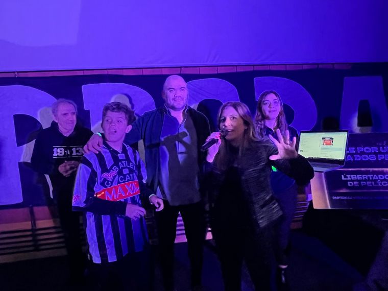 Te vi en el cine: buscate en la sala de Cadena 3 viendo a Talleres