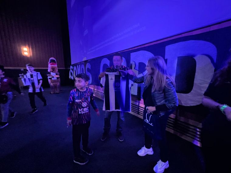 Te vi en el cine: buscate en la sala de Cadena 3 viendo a Talleres