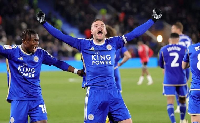 El Leicester vuelve a jugar la Premier League. (Foto:Reuters)