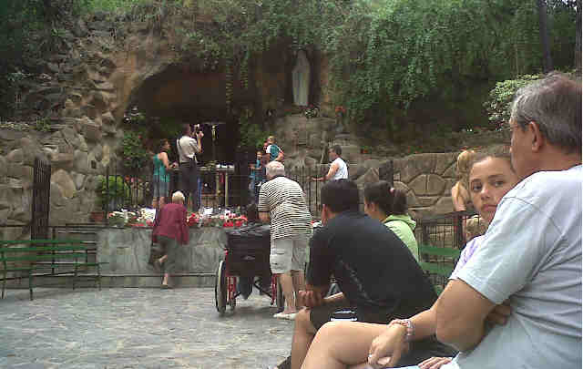 Miles de fieles se acercan cada año a la Virgen de Alta Gracia. 