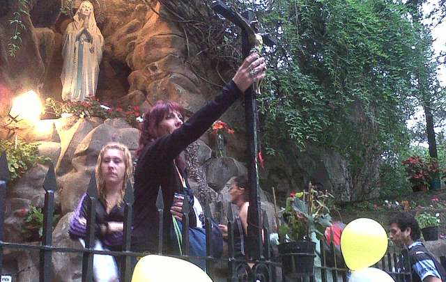 Miles de fieles se acercan cada año a la Virgen de Alta Gracia. 