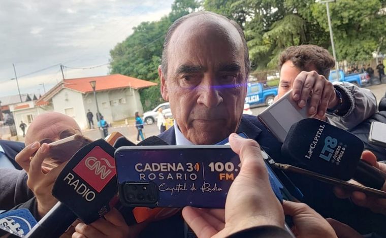 Francos dio declaraciones antes de ingresar a la cumbre de intendentes.