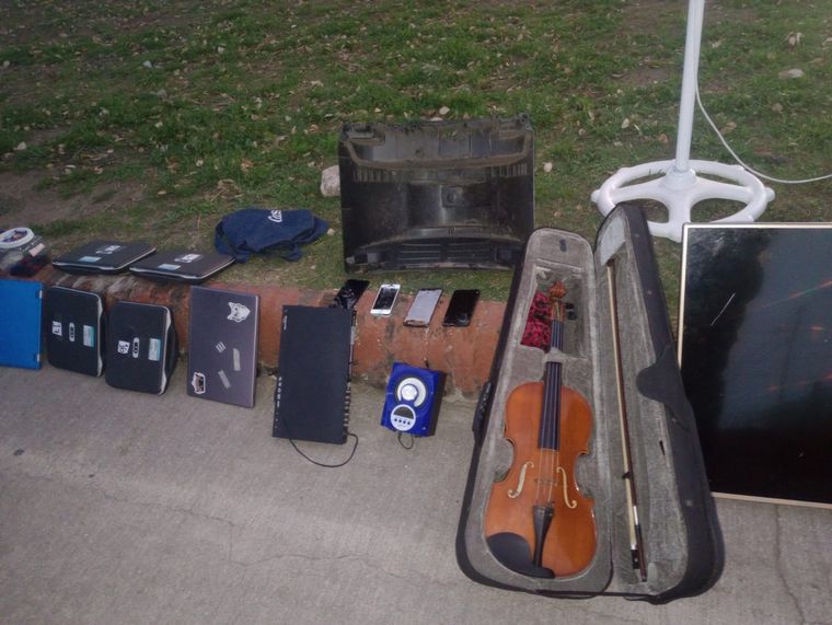 Robo escuela de barrio Yapeyú, ciudad de Córdoba. (Policía)