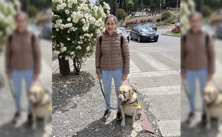 Mila es la perra guía de Magalí Rossi