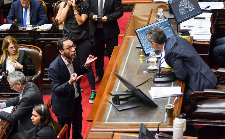 FOTO: El diputado Maximiliano Ferraro durante la sesión donde se trata la ley Bases.