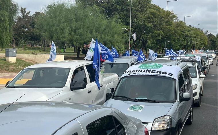 Caravana de Camioneros y UTEP en Córdoba. (Foto: Daniel Cáceres/Cadena 3)