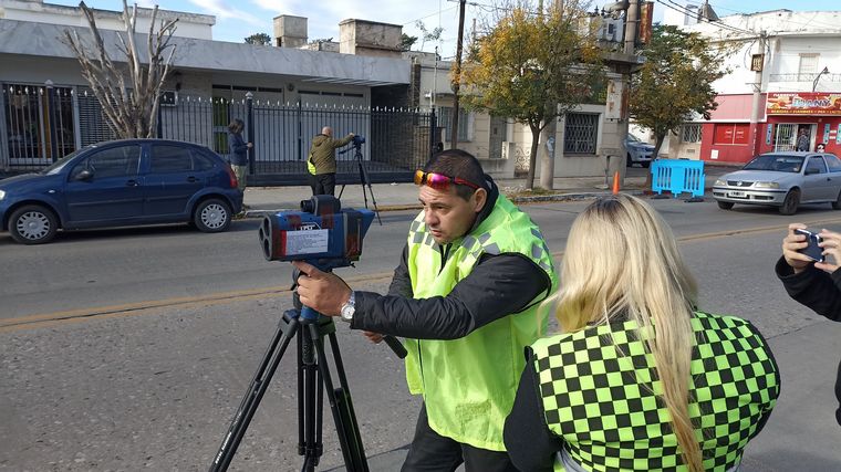La Municipalidad controla la velocidad en calles. (Foto: Federico Borello/Cadena 3)