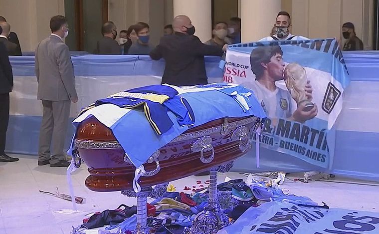 El féretro de Maradona en Casa Rosada.