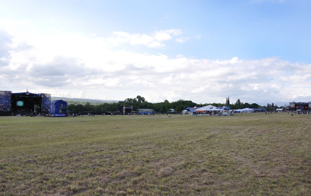 El enorme predio alberga tres escenarios.