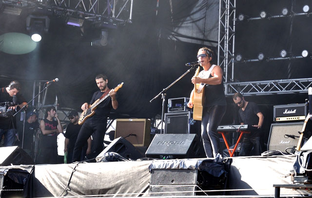 Emmanuel Horviller comenzo a calentar al publico.