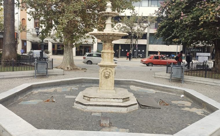 La Plaza San Martín, en estado de abandono. (Foto: Fernando Barrionuevo/Cadena 3)