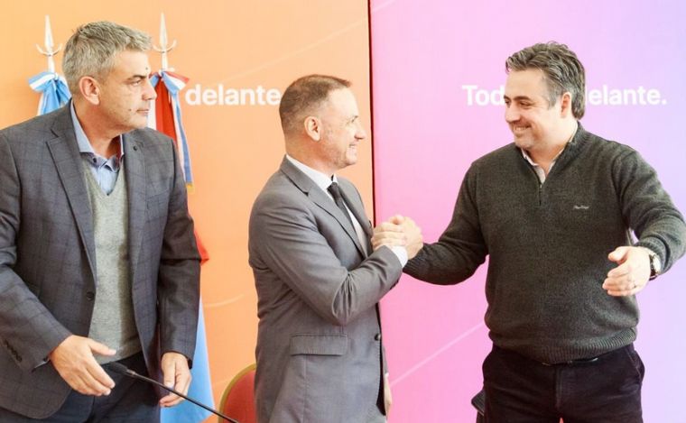 Los ministros Enrico y Cococcioni en el acto oficial.