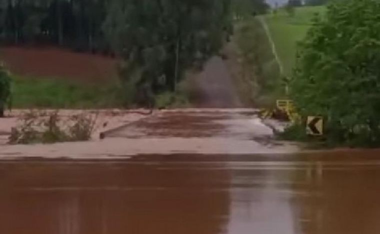 Las inundaciones en Brasil dejaron victimas fatales.