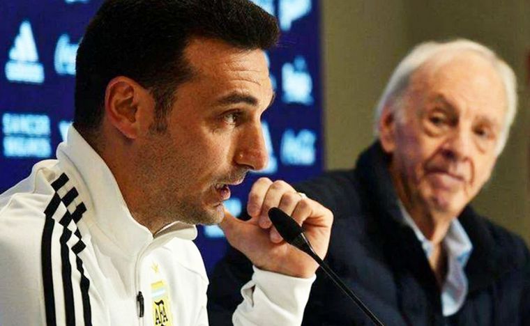 Lionel Scaloni junto a César Luis Menotti. (Foto: @Santiago Hafford)