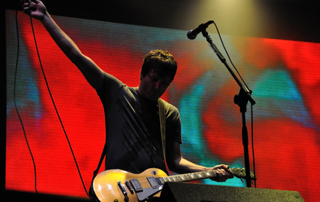 Babasónicos mostró toda su desfachatez eléctrica en Cosquín Rock