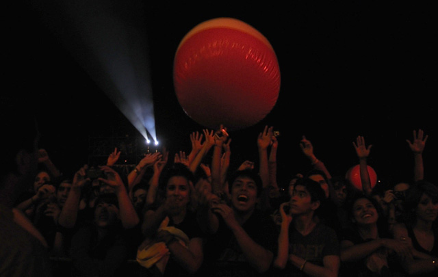 Babasónicos mostró toda su desfachatez eléctrica en Cosquín Rock