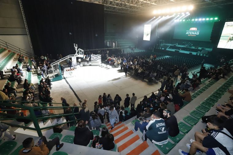 Atenas cumplió el sueño: inauguró el nuevo estadio en Barrio General Bustos