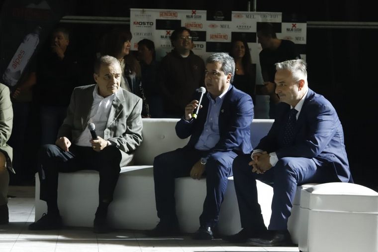 Atenas cumplió el sueño: inauguró el nuevo estadio en Barrio General Bustos