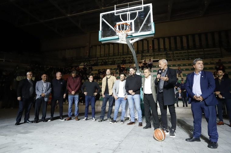 Atenas cumplió el sueño: inauguró el nuevo estadio en Barrio General Bustos
