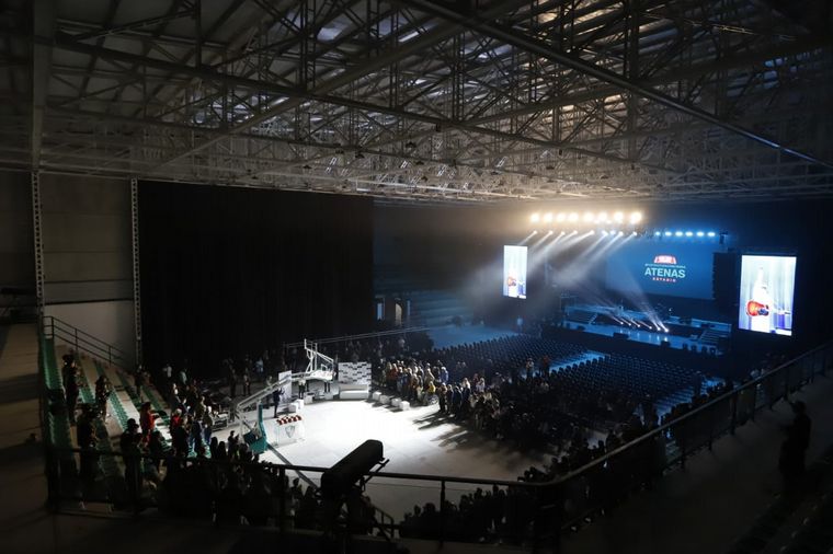 Atenas cumplió el sueño: inauguró el nuevo estadio en Barrio General Bustos