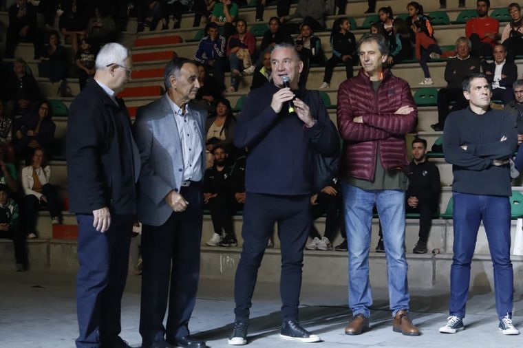 Atenas cumplió el sueño: inauguró el nuevo estadio en Barrio General Bustos