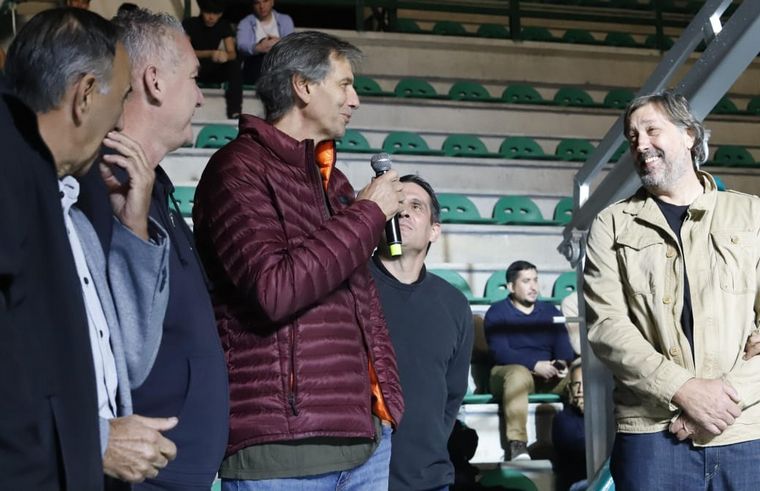 Atenas cumplió el sueño: inauguró el nuevo estadio en Barrio General Bustos