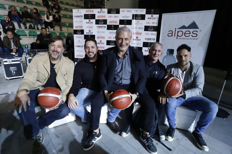 Atenas cumplió el sueño: inauguró el nuevo estadio en Barrio General Bustos